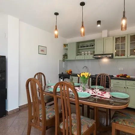 Holiday home Holiday House Tina *