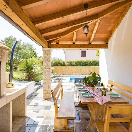 Holiday home Holiday House Tina