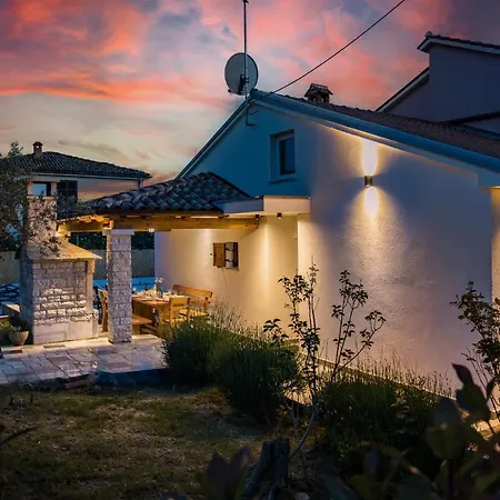 Дом отдыха House Mara With A Private Pool *