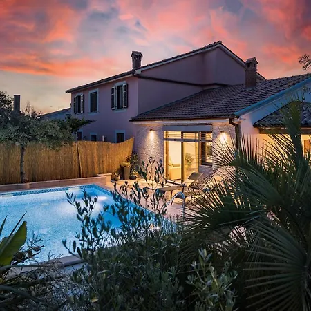 Дом отдыха House Mara With A Private Pool *