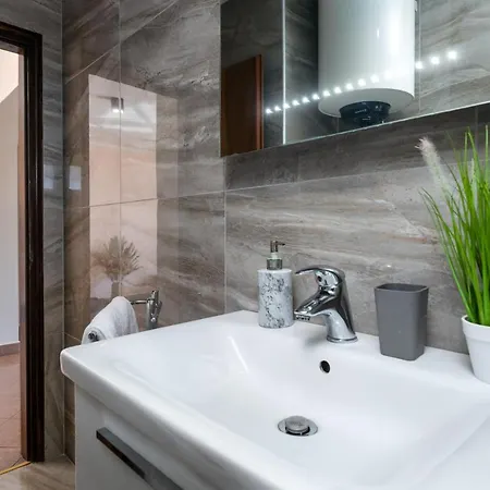 House Mara With A Private Pool Дом отдыха *