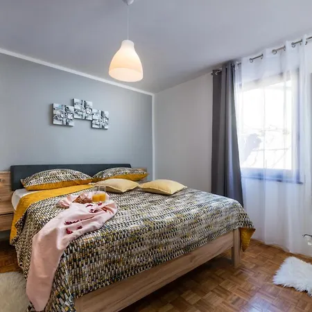 House Mara With A Private Pool Дом отдыха Воднян