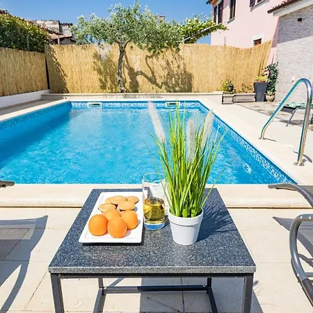 House Mara With A Private Pool * Воднян