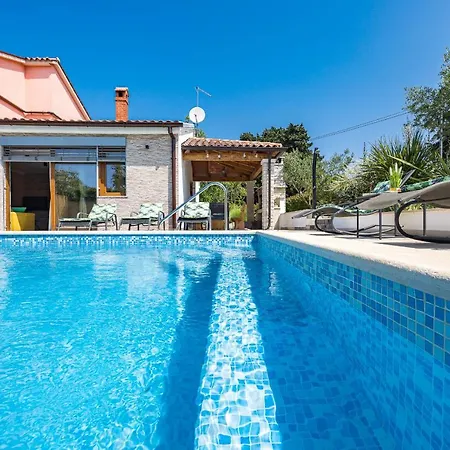 House Mara With A Private Pool Воднян