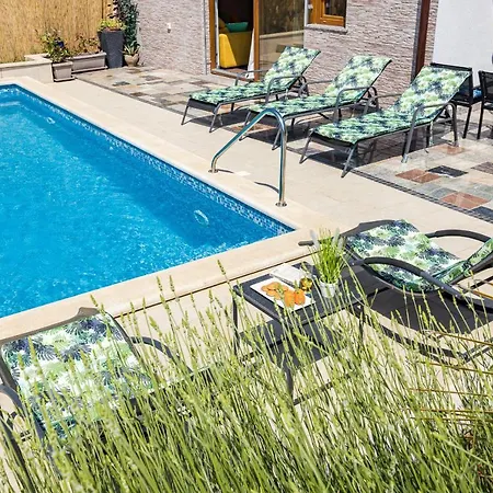 Дом отдыха House Mara With A Private Pool *