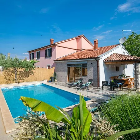 Дом отдыха House Mara With A Private Pool *