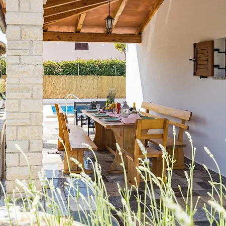 House Mara With A Private Pool Дом отдыха *