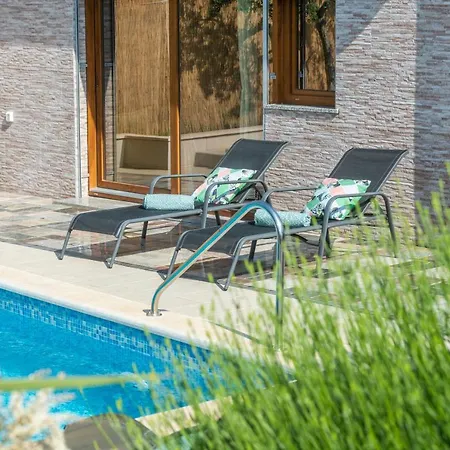 Дом отдыха House Mara With A Private Pool Воднян