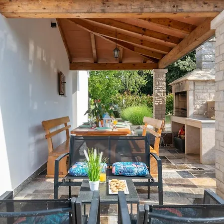 Дом отдыха House Mara With A Private Pool