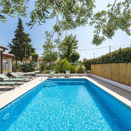 Дом отдыха House Mara With A Private Pool *