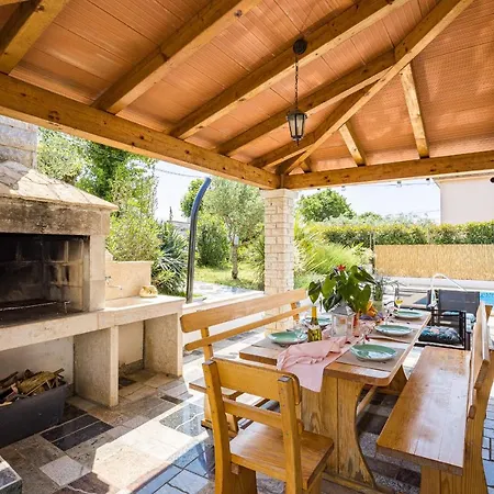 House Mara With A Private Pool Дом отдыха Воднян